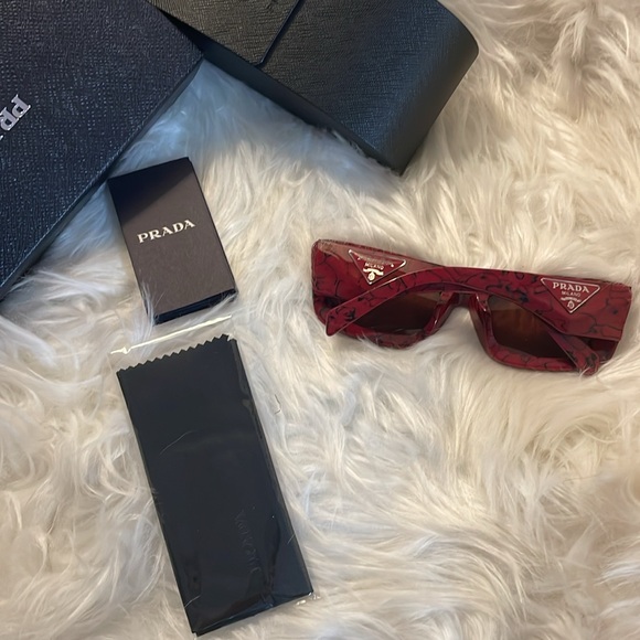 🍒RARE PRADA RED MARBLE ETRUSCAN MARBLE - brand new cat eye authentic Prada - Picture 8 of 15